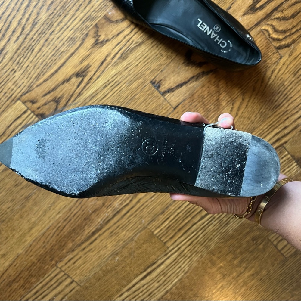 Chanel Women's Black Leather Flats - Picture 3 of 5